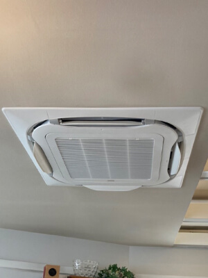 京都市西京区 飲食店 ダイキン天カセエアコン設置写真