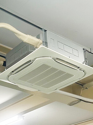 香芝市 工場 天カセ4方向エアコン設置写真