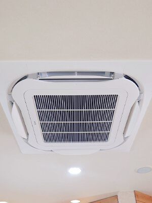 和泉市 事務所 ダイキン天カセ4方向エアコン設置写真