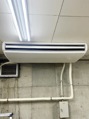 東京都足立区 作業場・倉庫 日立 天井吊形エアコン設置写真