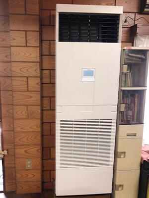 東京都町田市 工場 日立床置き形エアコン設置写真