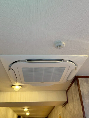 東京都大田区 飲食店 ダイキン 天井カセット4方向 エアコン設置写真