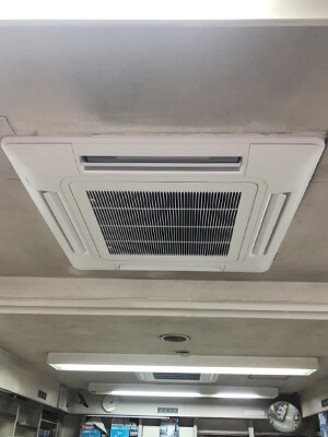 東京都渋谷区 一般店舗 日立天カセエアコン設置写真