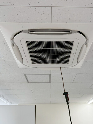 東京都品川区 事務所 耐塩害仕様エアコン設置写真