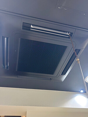 東京都新宿 美容室 日立 天井カセット4方向 エアコン設置写真